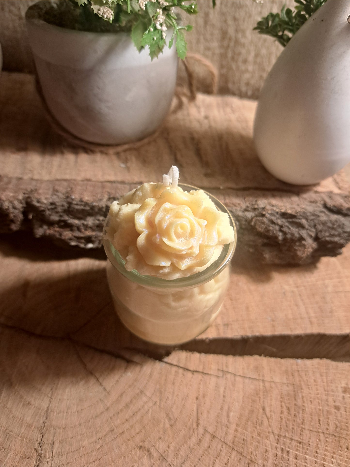 MINI BOUGIE GOURMANDE FLEUR ± 100G : MONOÏ VANILLÉ